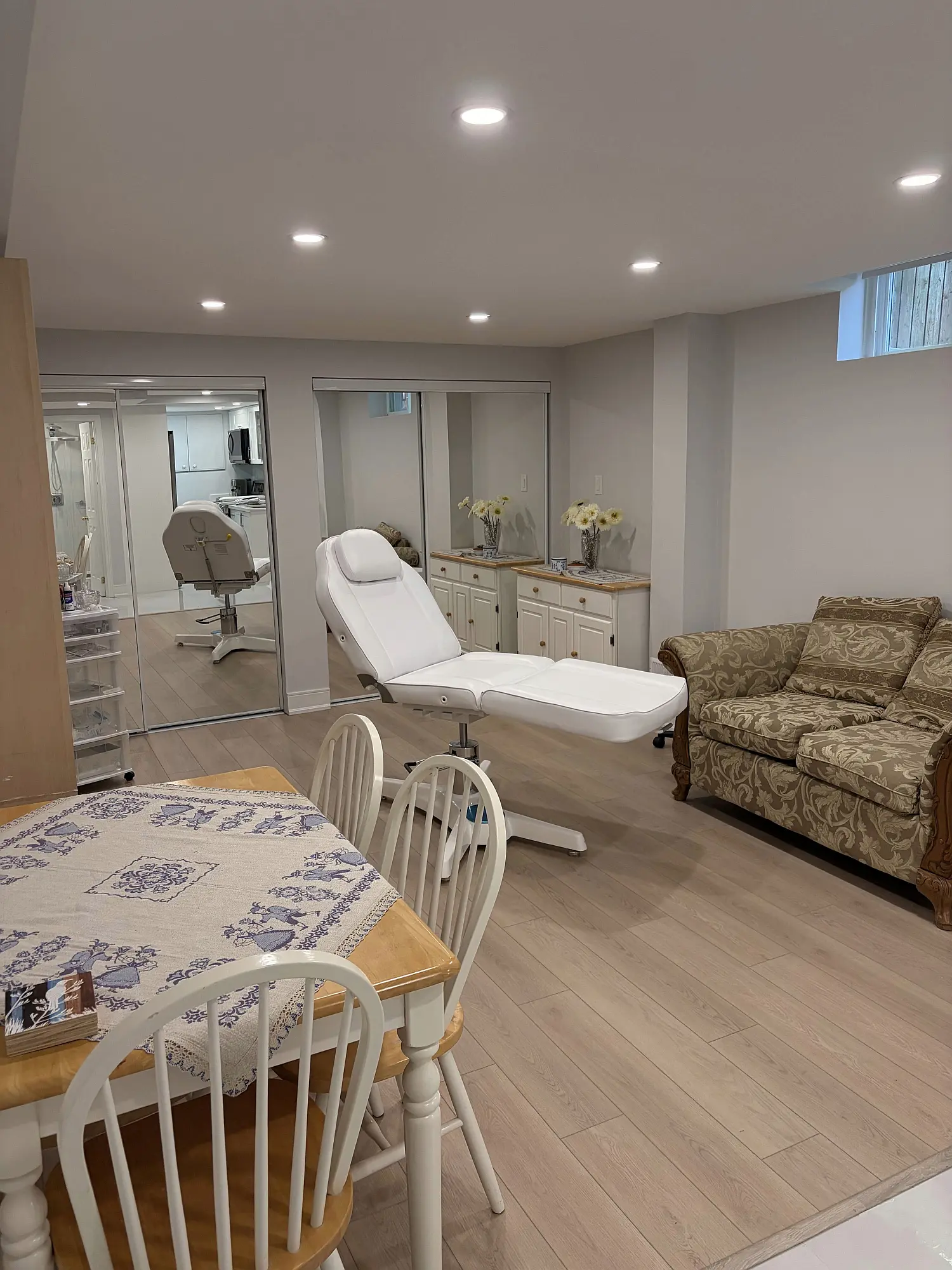 niloura clinic Tour four