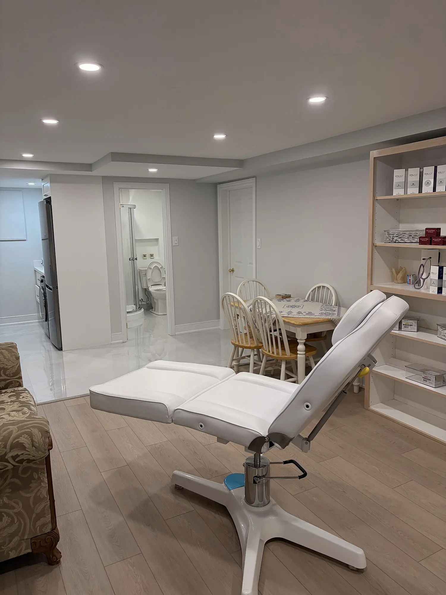 niloura clinic Tour one
