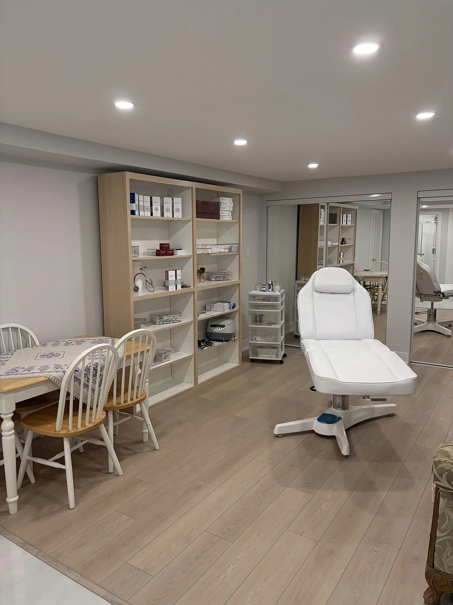 niloura clinic Tour three